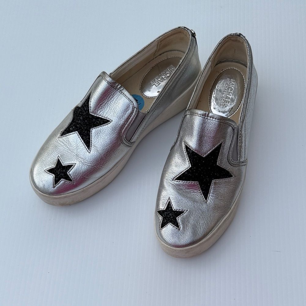 Michael Michael Kors Platform HJ17J Silver with Black Stars Sneakers Size 7.5